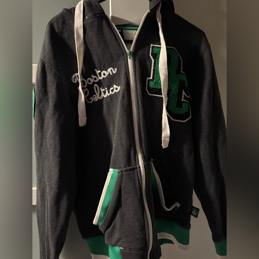 Pre-Loved Boston Celtics Zip-Up Hoodie – Size Medium